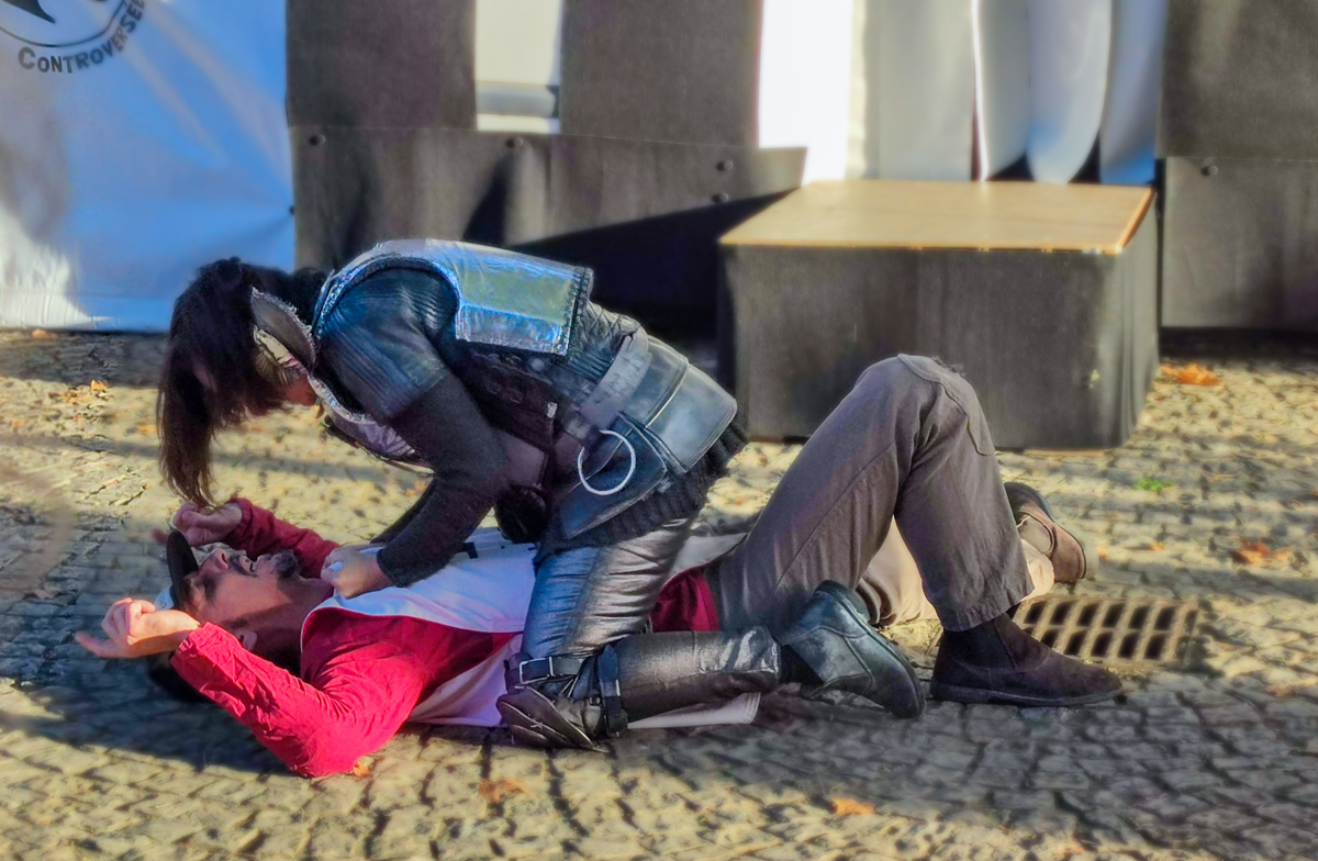 Théâtre de rue : Descendre de Jeanne par la Cie Colegram