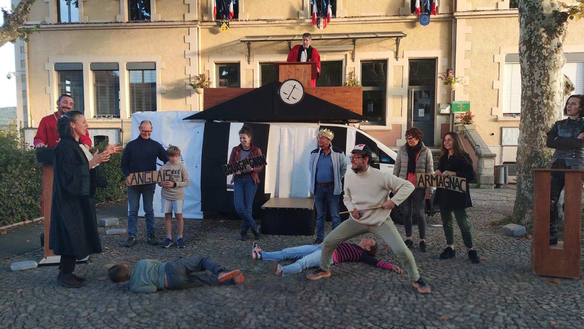 Théâtre de rue : Descendre de Jeanne par la Cie Colegram