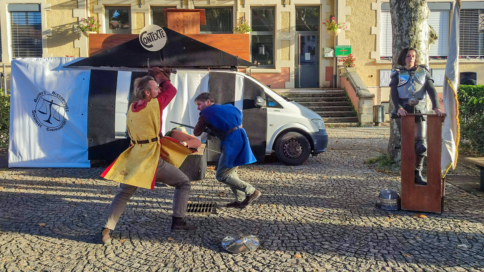 Théâtre de rue : Descendre de Jeanne par la Cie Colegram